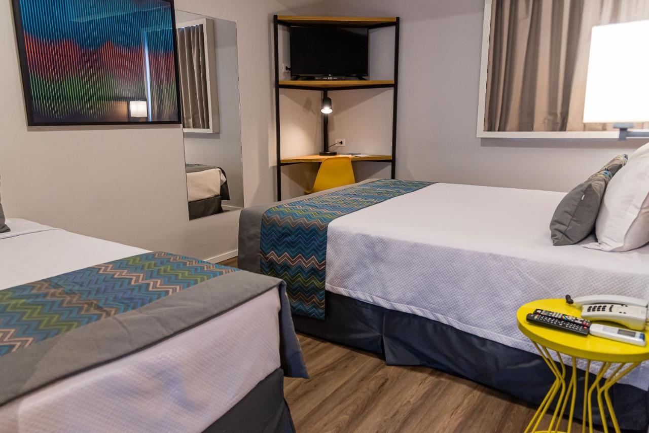 Quarto Triplo Standard com 1 Cama de Casal e 1 Cama Individual