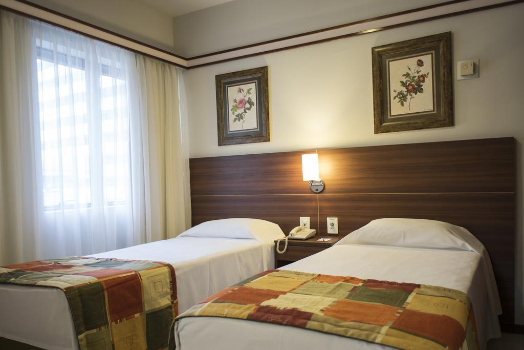 Quarto Superior com 2 Camas de Solteiro