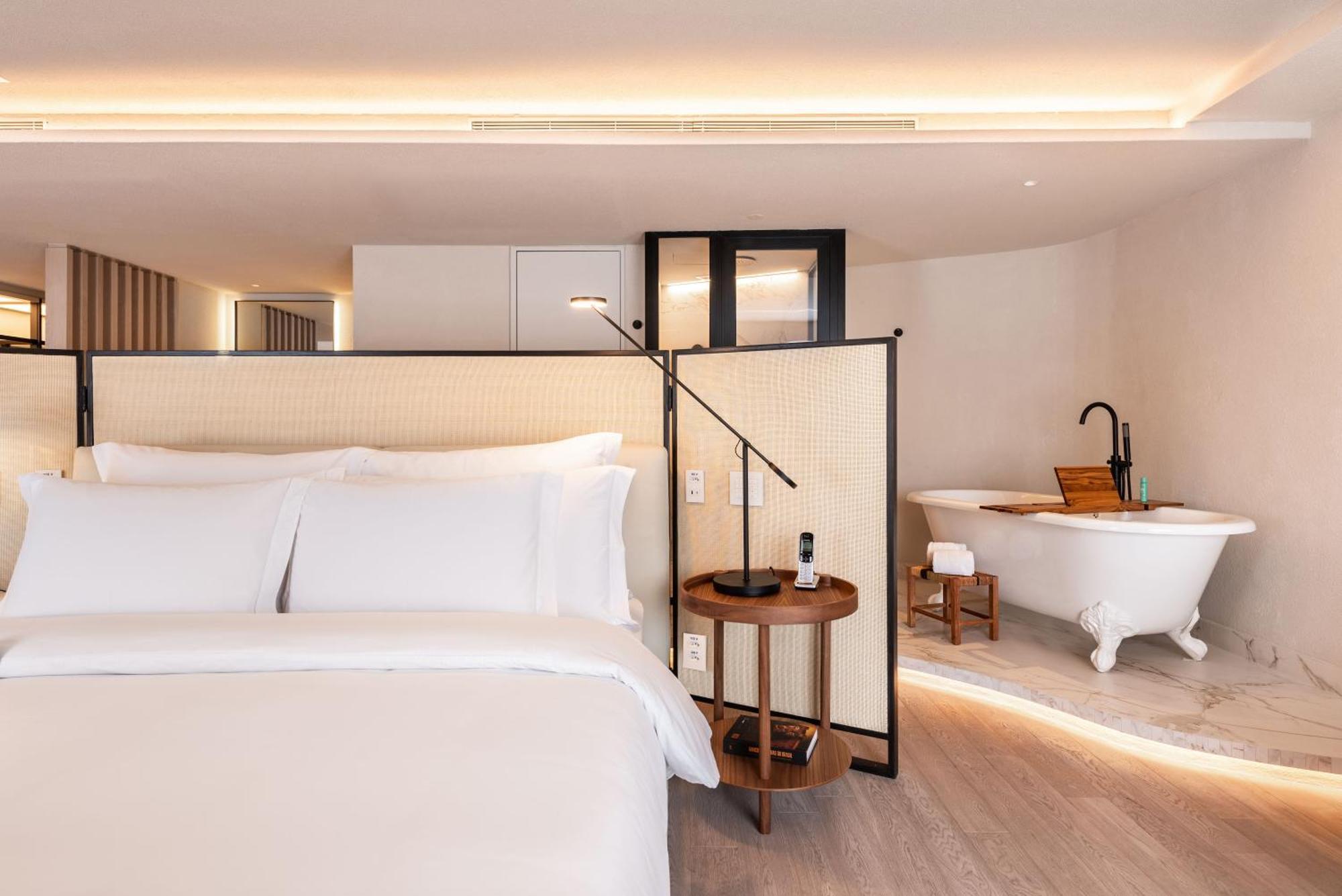 Mayfair Suite,1587507452:JPEG