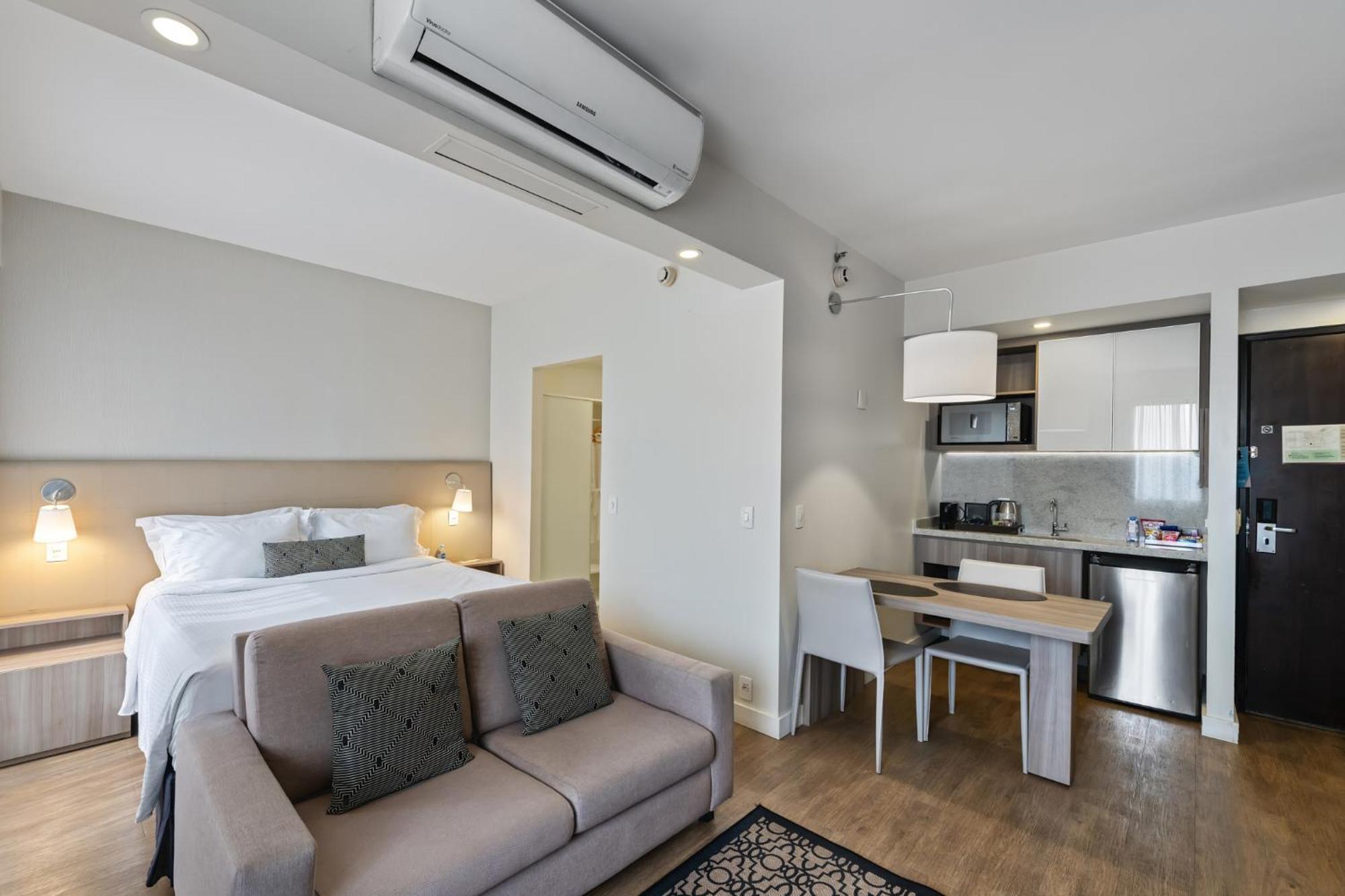Quarto Queen Deluxe com Amenidades Bónus